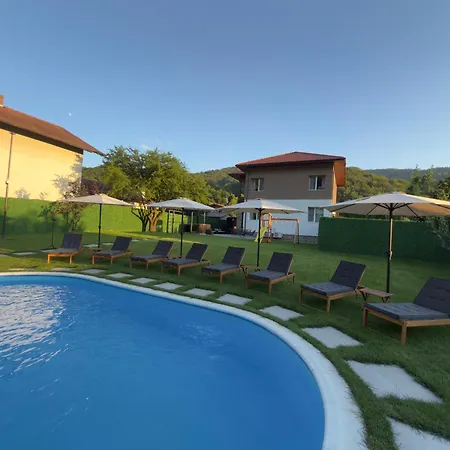Maria Villa *